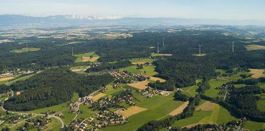 Vue aérienne avec photo montage de l'implantation des éoliennes